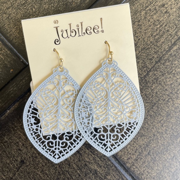 NWT Lightweight Grey Lasercut Earrings - Picture 1 of 5